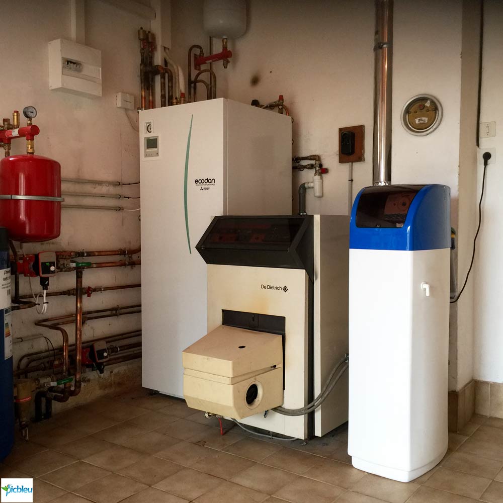 pompe-à-chaleur-écodan-relève-chaudière-fioul-domestique-dans-chaufferie.jpg